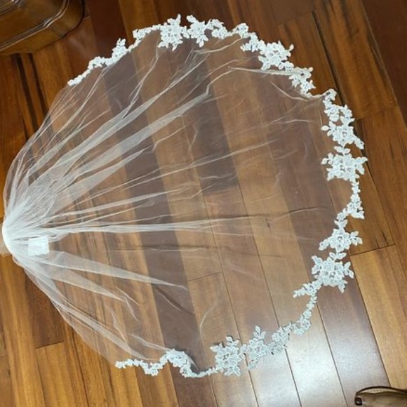 Wedding Veil - Picture 2 of 4